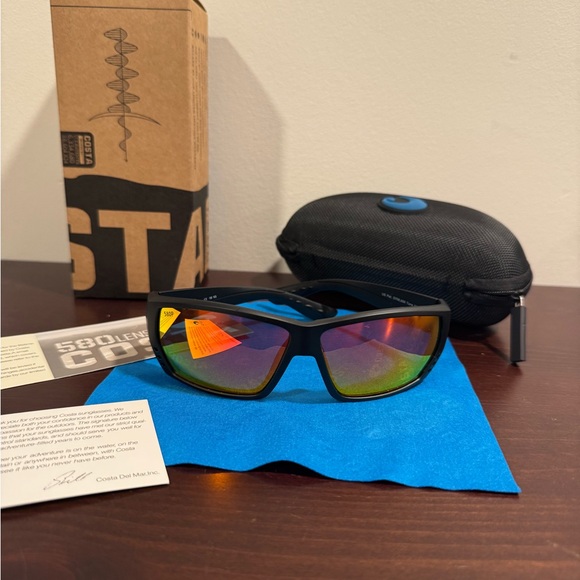 Costa Del Mar Black Sunglasses with Multicolor Lenses - Picture 1 of 3